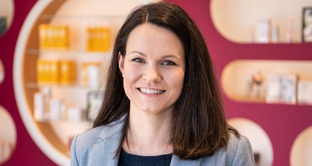 Inhaberin Sandra Stelke in der Roland-Apotheke